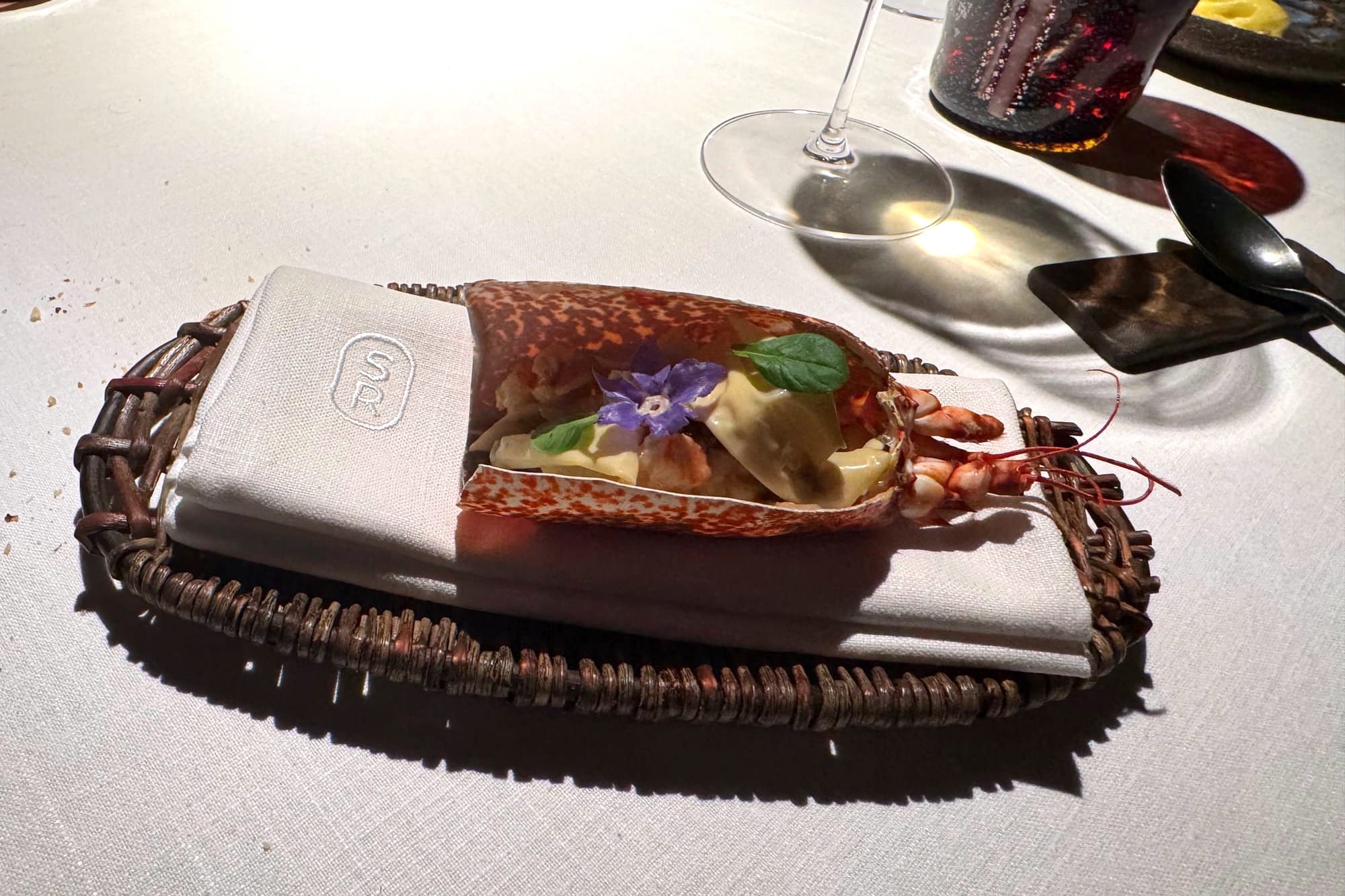 Itamemono lobster, shio-koji, maitake and fingerlime - Smoked Room Madrid