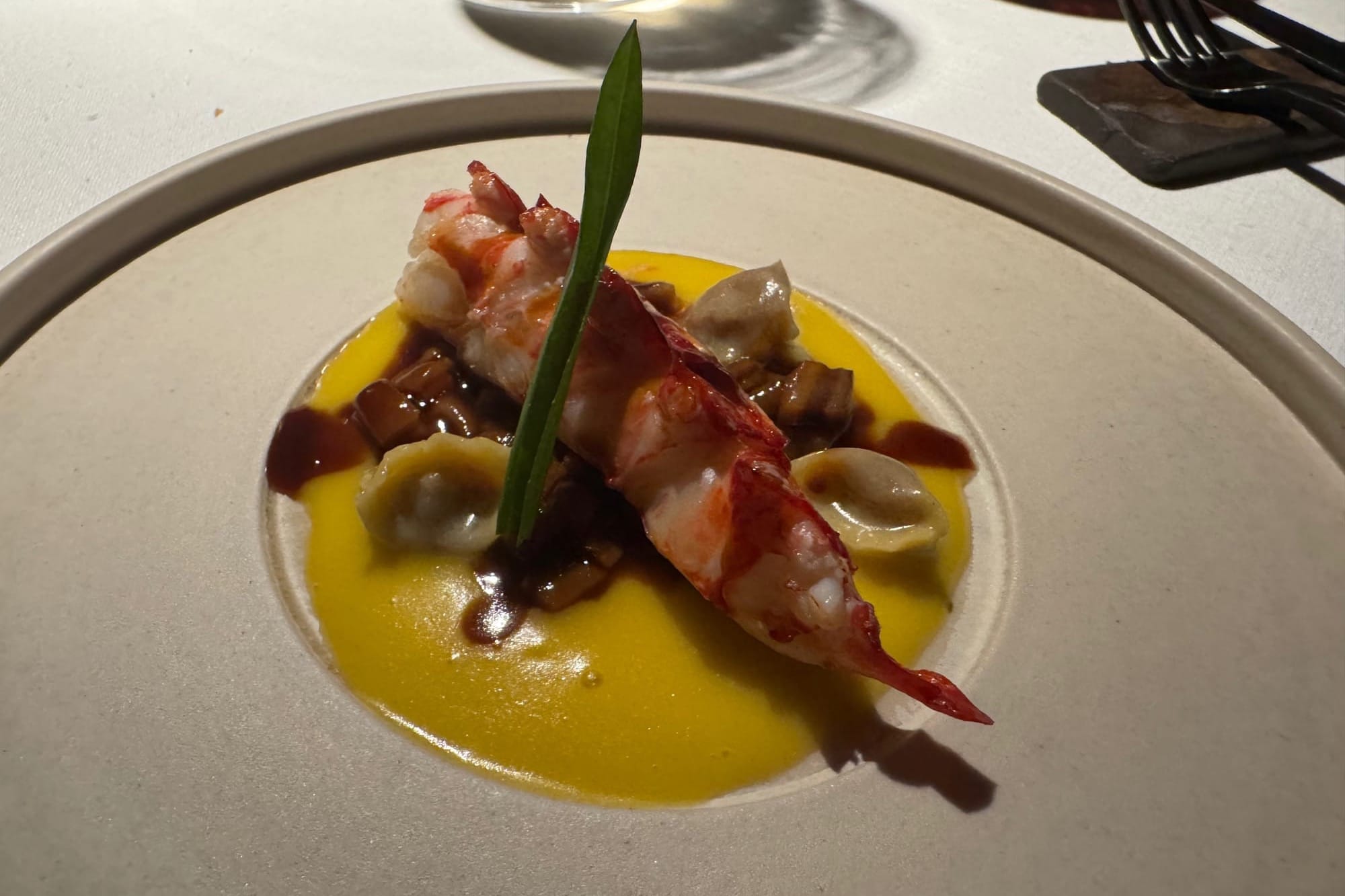Grilled lobster with rooster stew plin and yellow chilli pepper sauce - Smoked Room Madrid