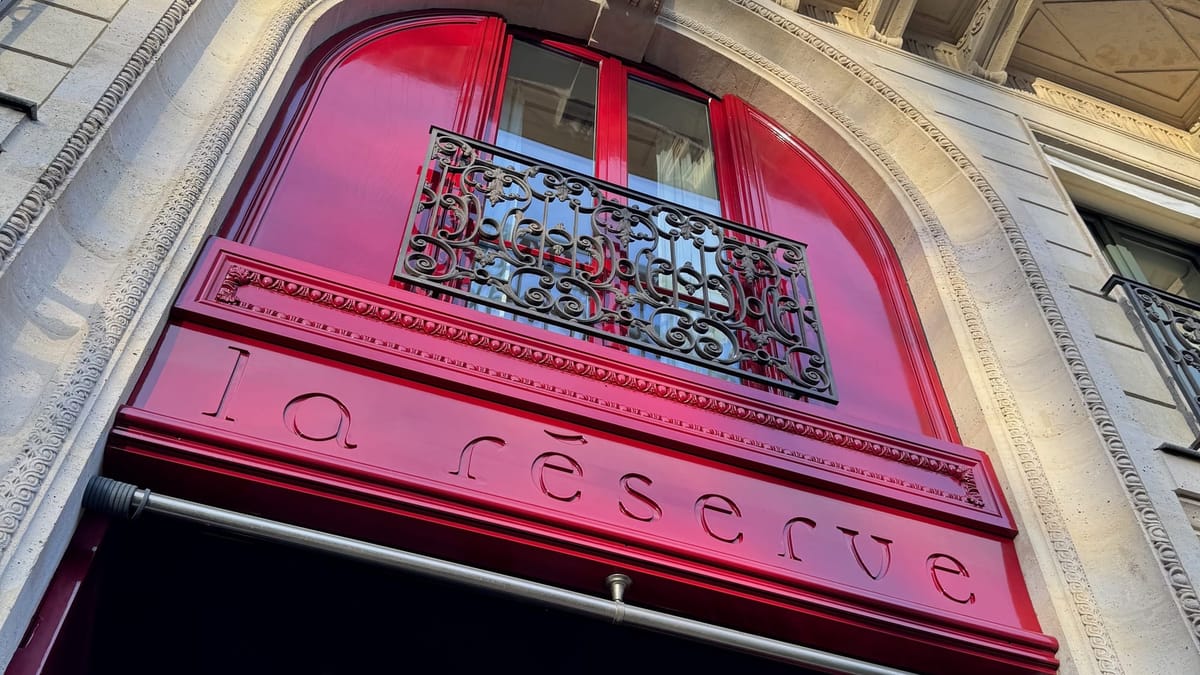 Entry to La Reserve Hotel Paris